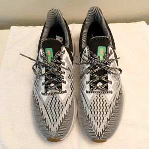 Nike Zoom Winflo Black/White BQ9261-001 Men's Size 10.5